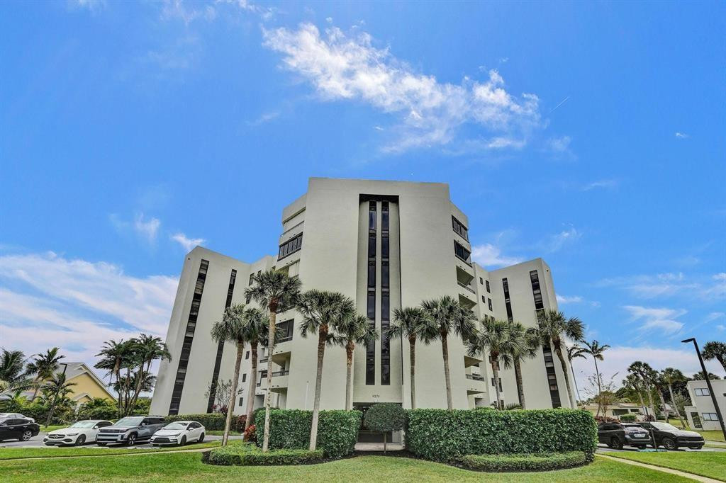 6372 La Costa Drive 105