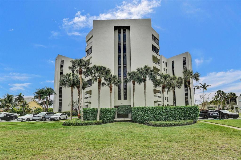6372 La Costa Drive 105