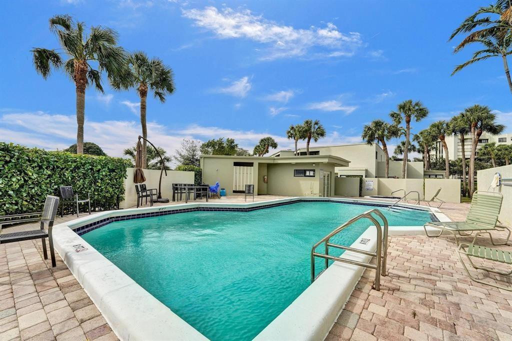 6372 La Costa Drive 105