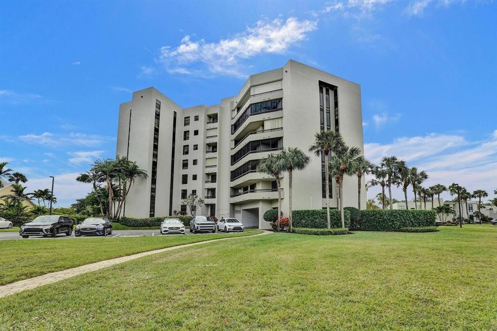 6372 La Costa Drive 105