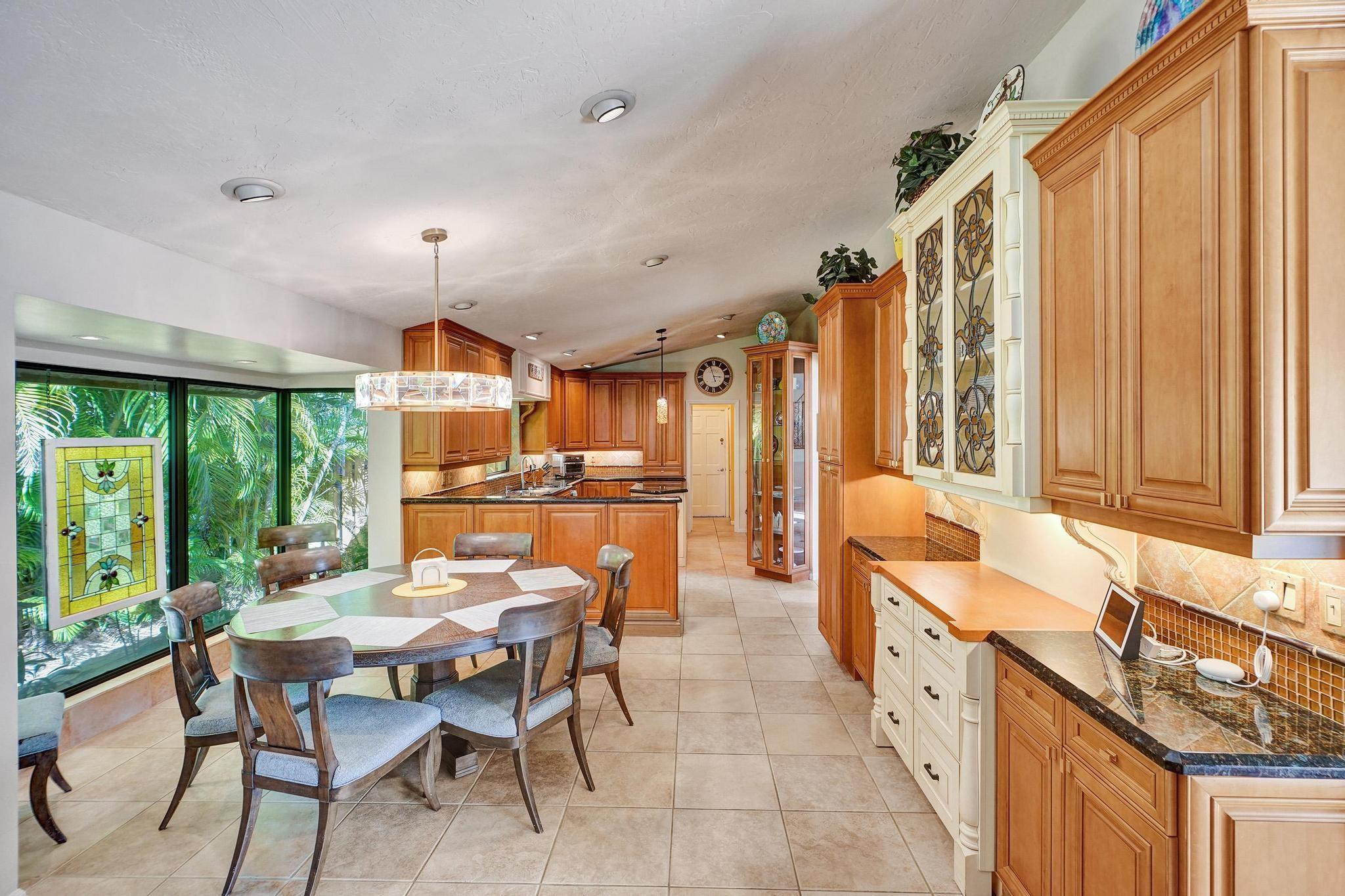 901 SW 88 Terrace