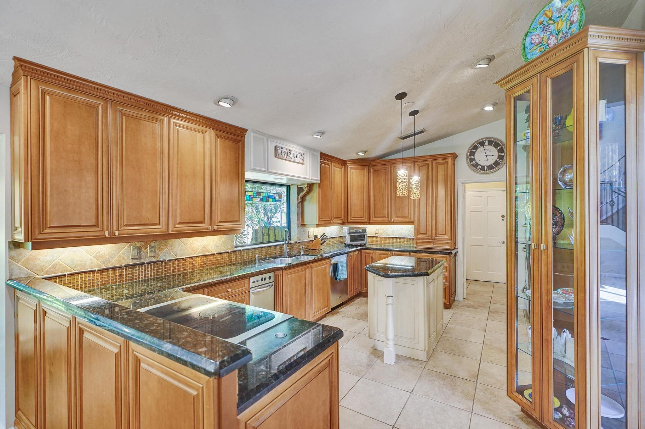 901 SW 88 Terrace