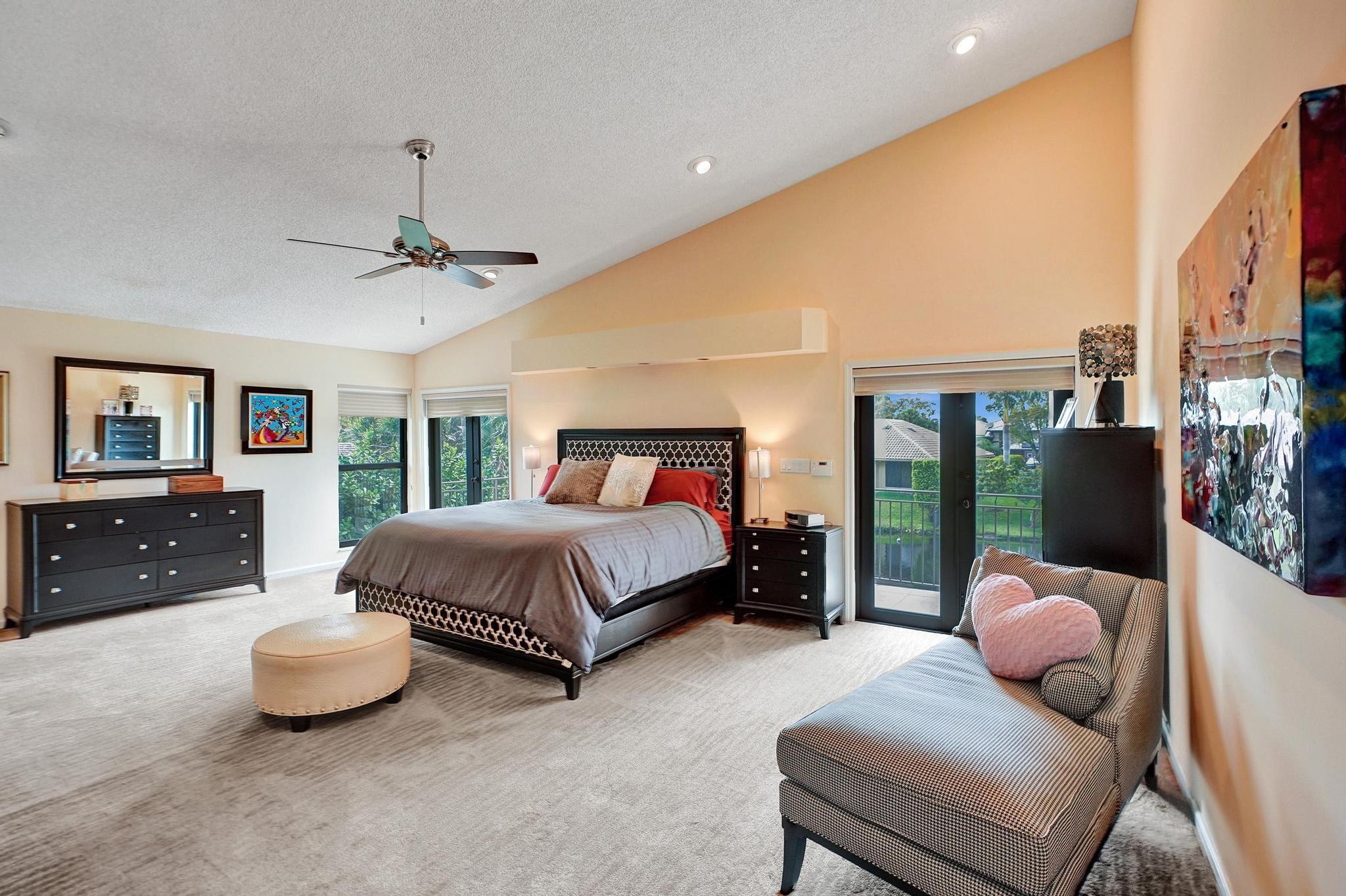 901 SW 88 Terrace