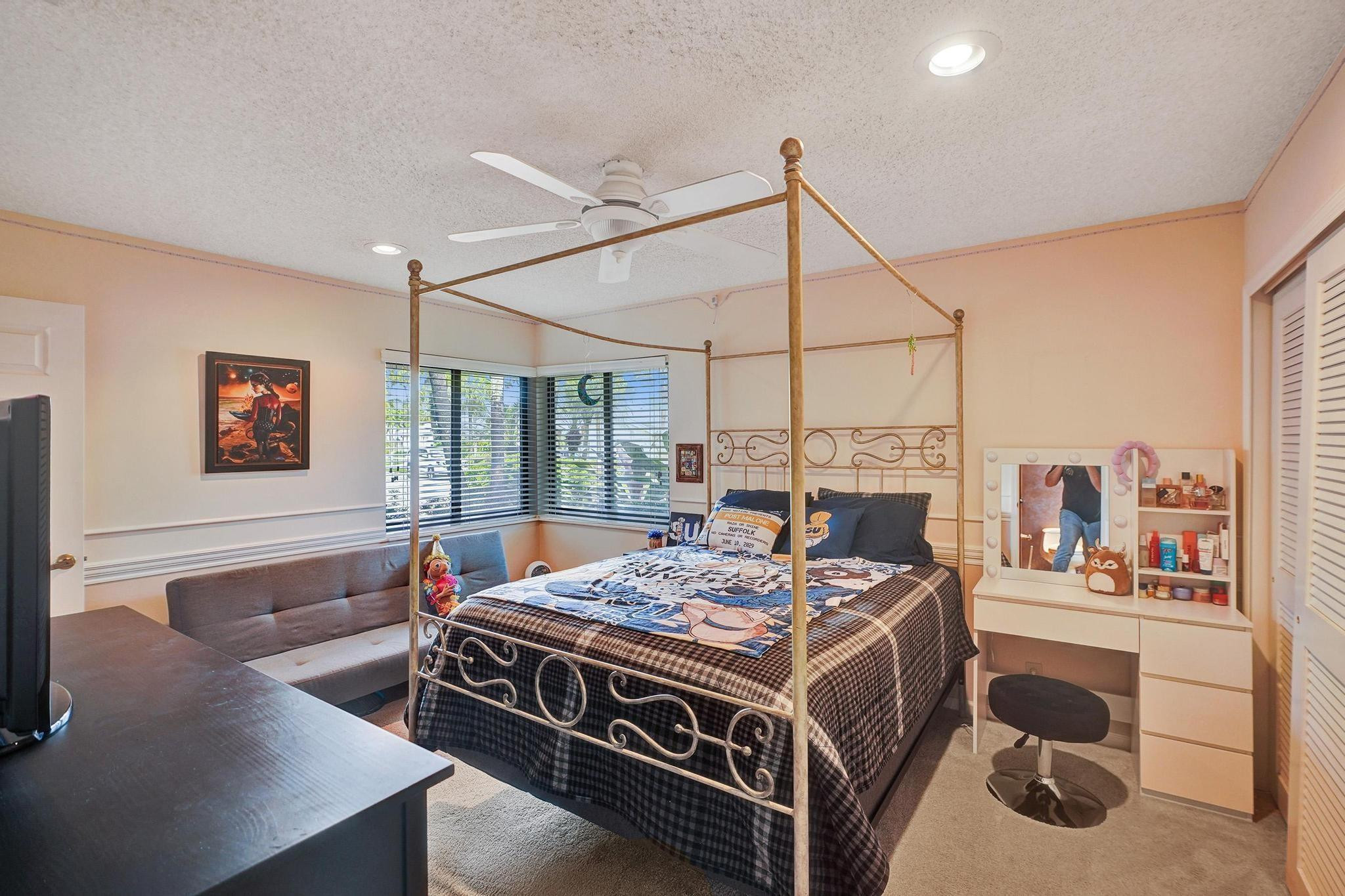 901 SW 88 Terrace