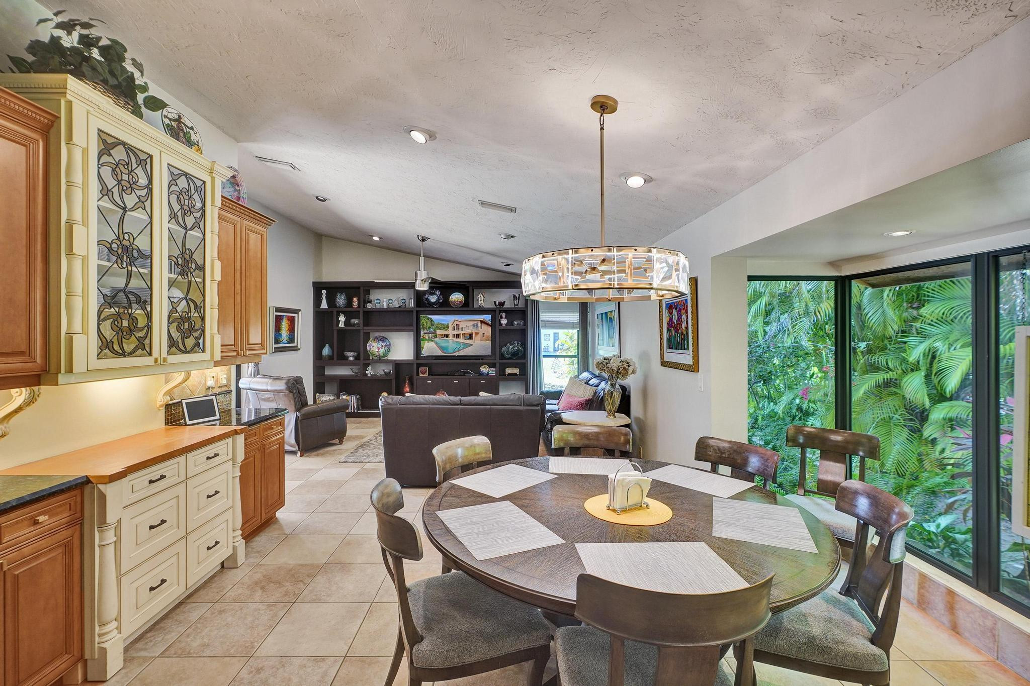 901 SW 88 Terrace
