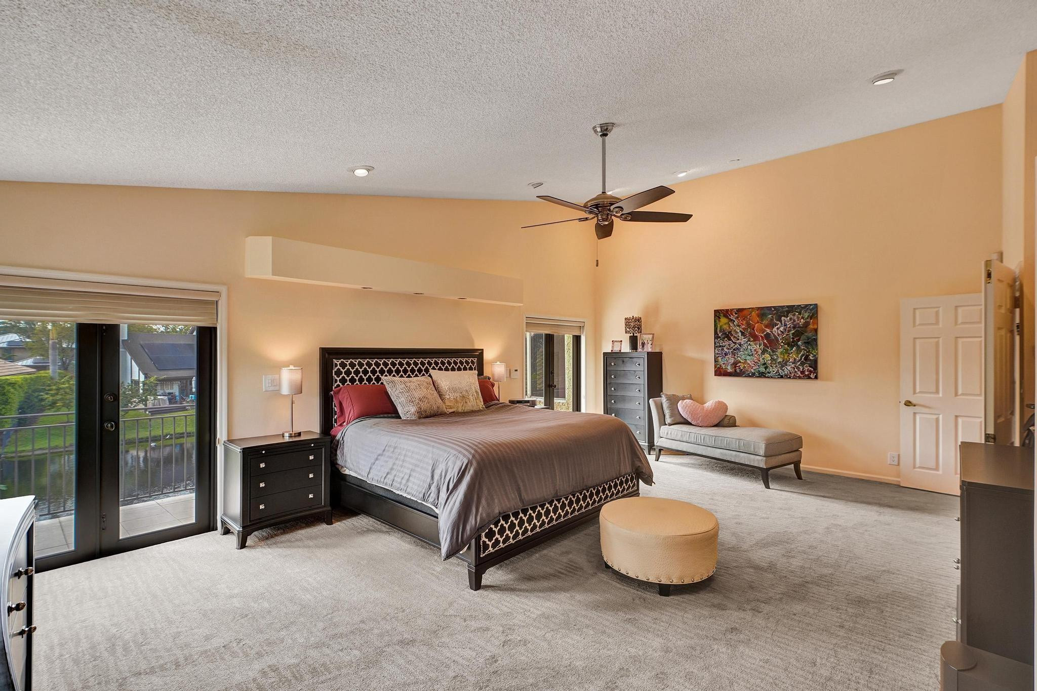 901 SW 88 Terrace