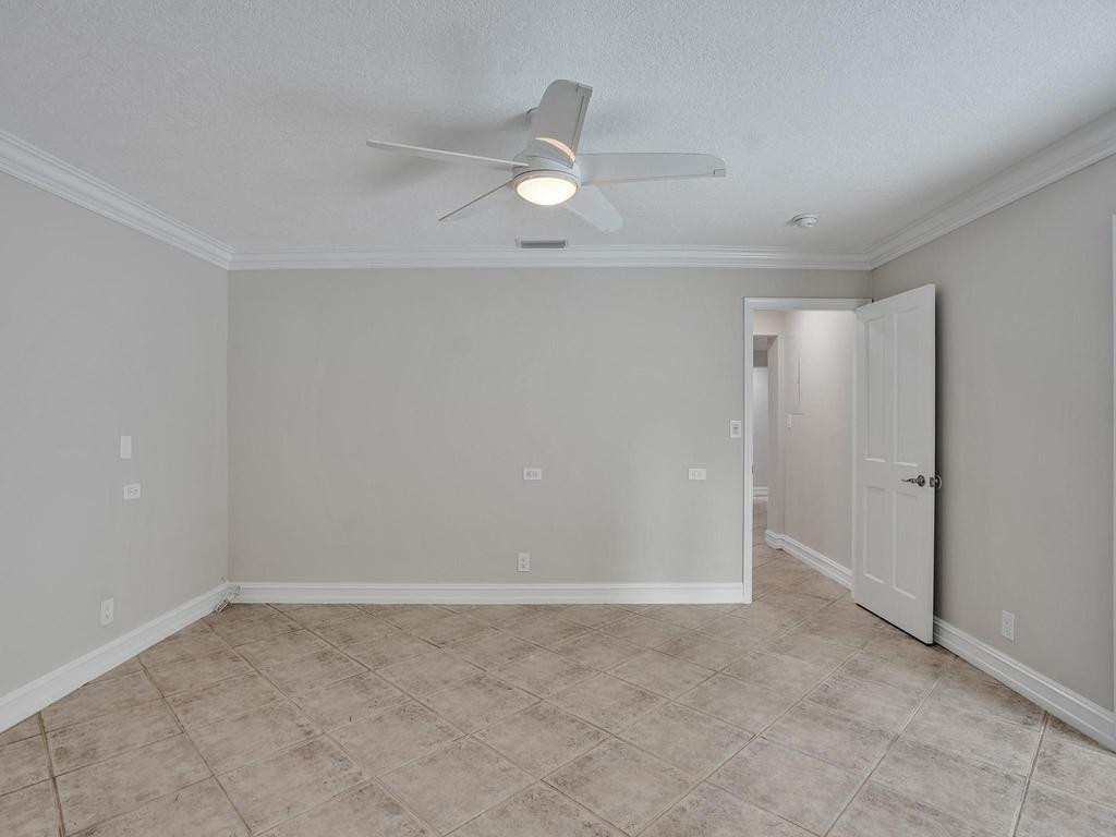 1418 NE 56th Court W