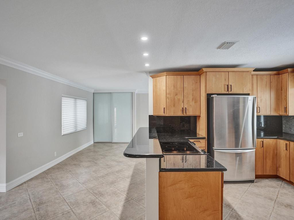 1418 NE 56th Court W