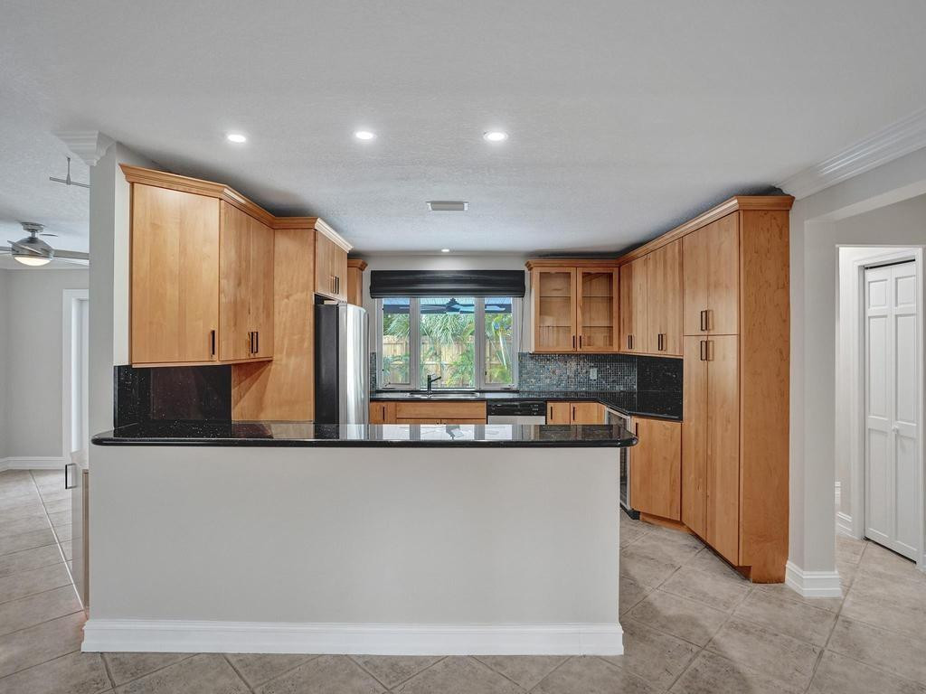 1418 NE 56th Court W