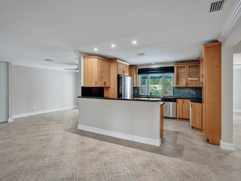 1418 NE 56th Court W