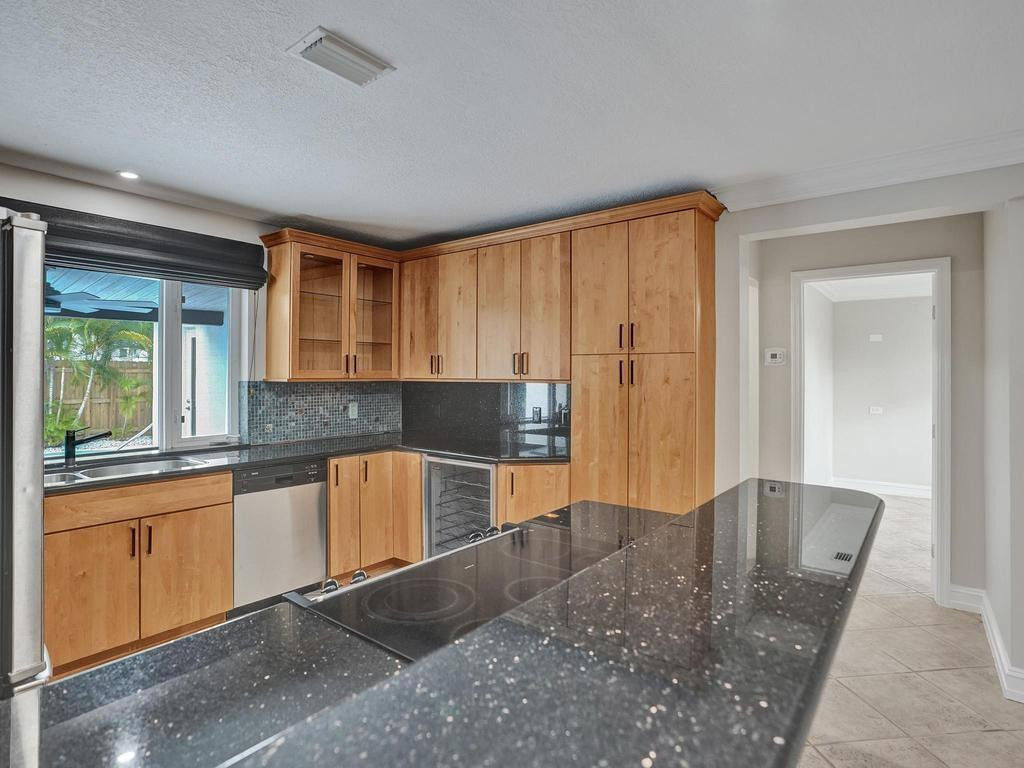 1418 NE 56th Court W