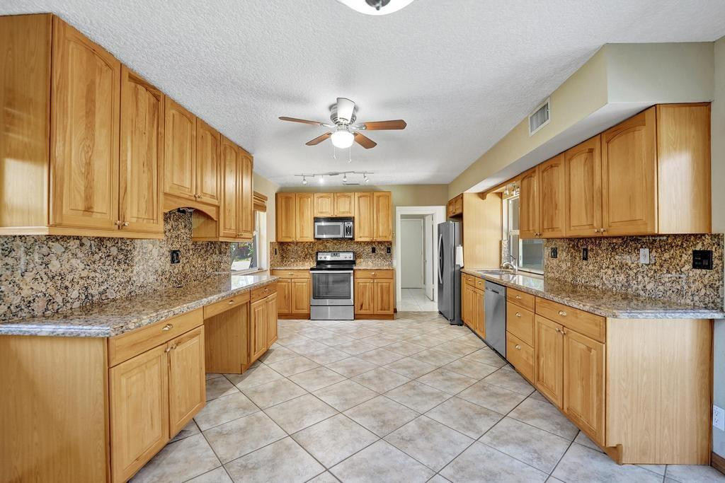 5600 SW 8th Street
