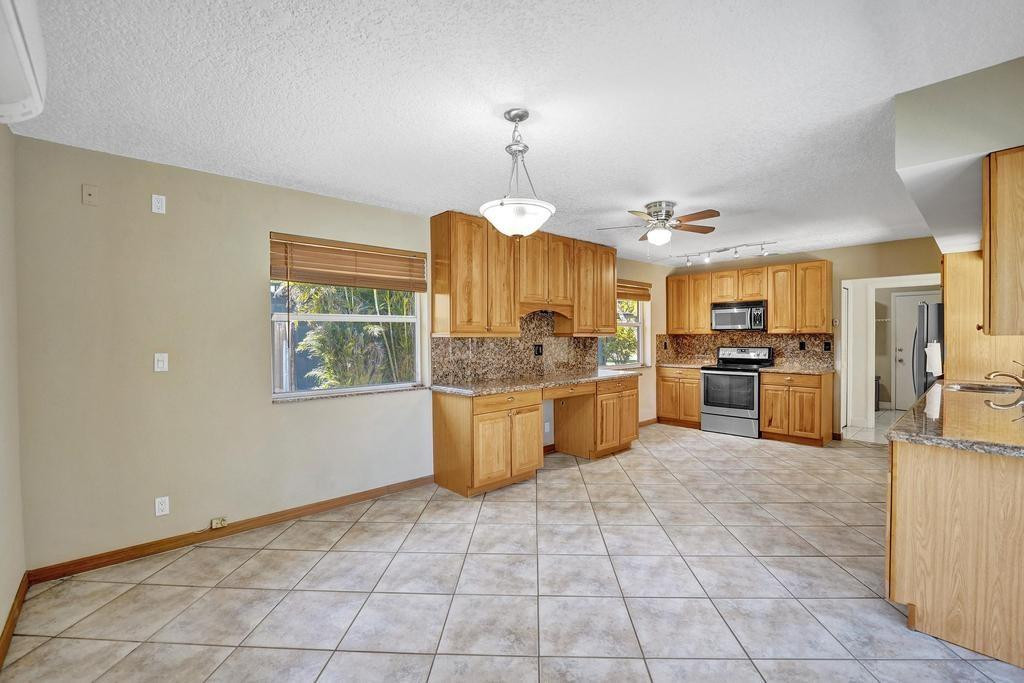 5600 SW 8th Street