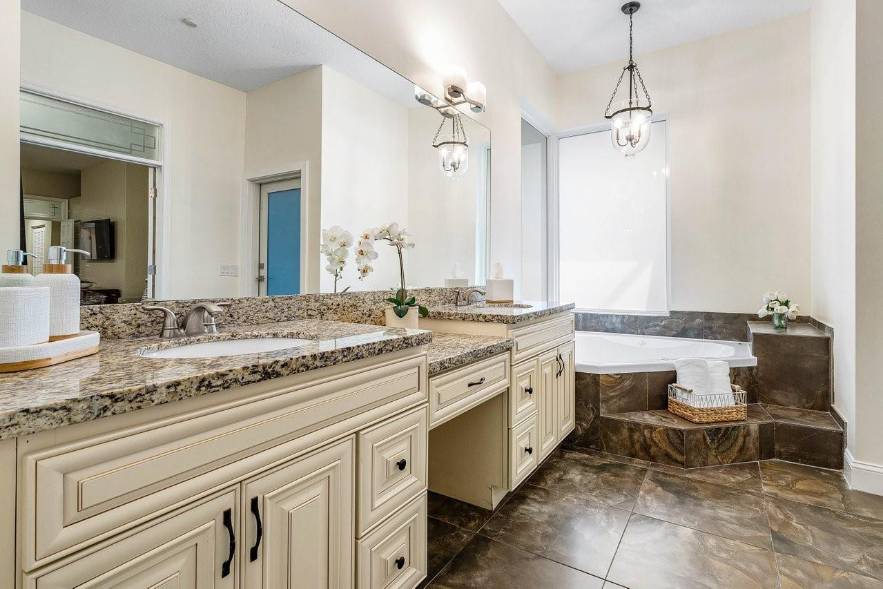 6041 NW 68th Street