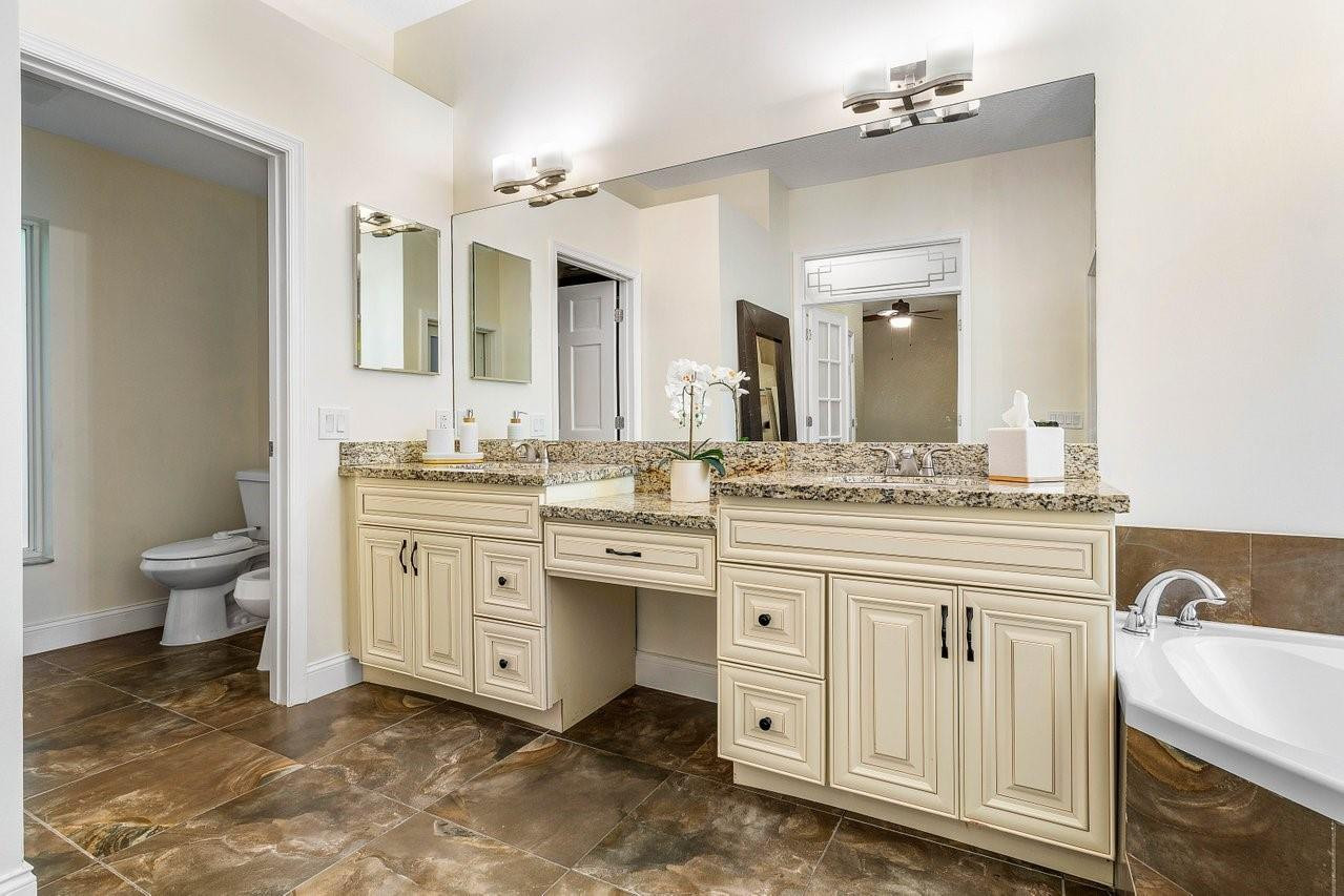 6041 NW 68th Street
