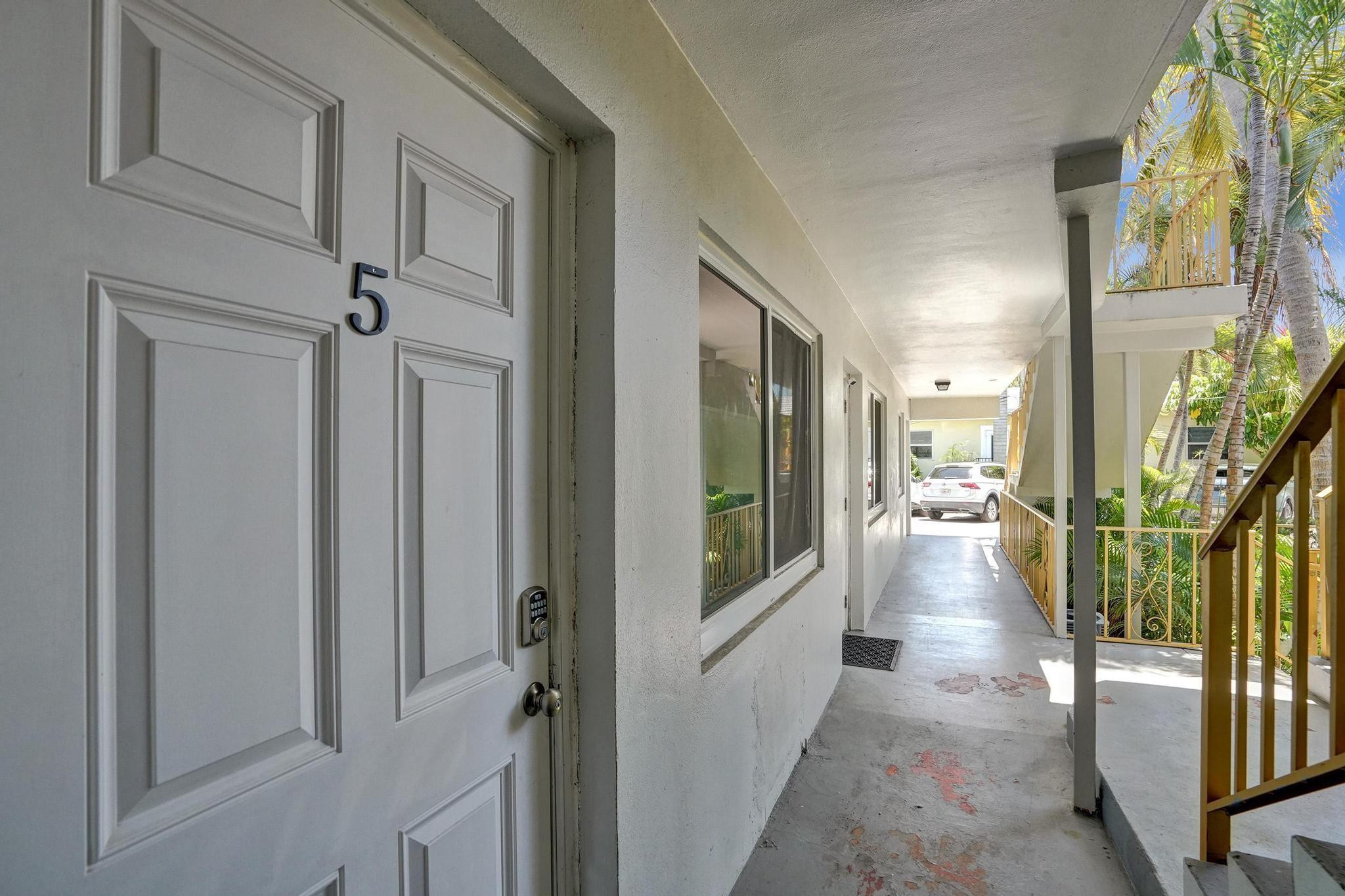 1821 Middle River Drive 5