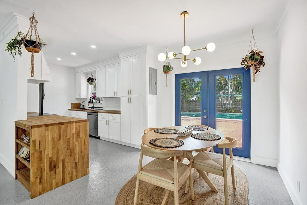 810 SW 26th Court