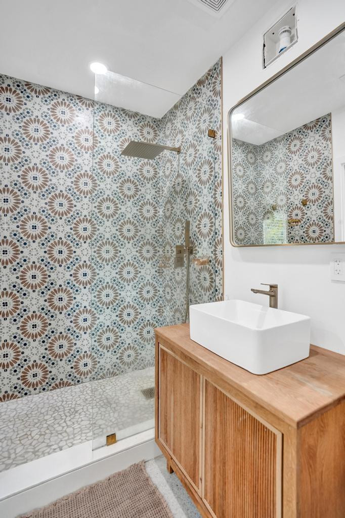 810 SW 26th Court
