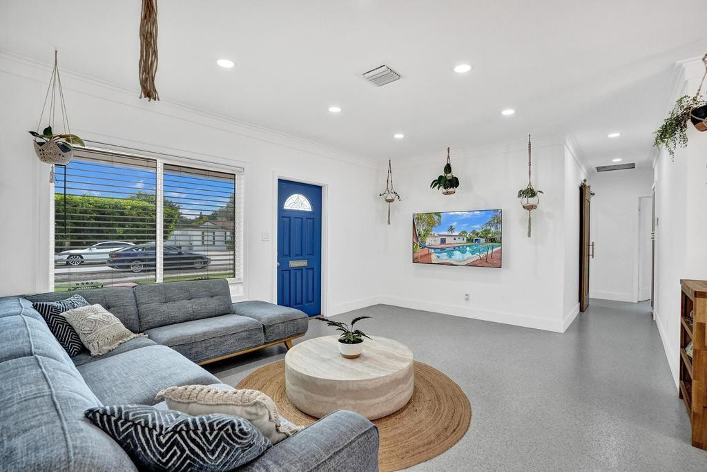 810 SW 26th Court