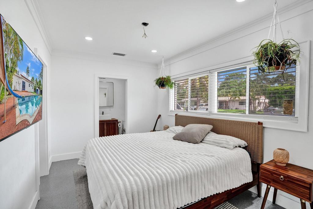 810 SW 26th Court