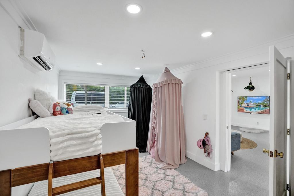 810 SW 26th Court