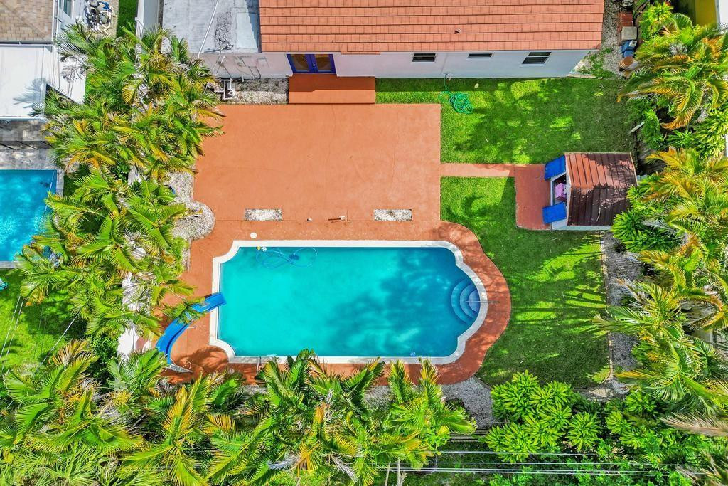 810 SW 26th Court