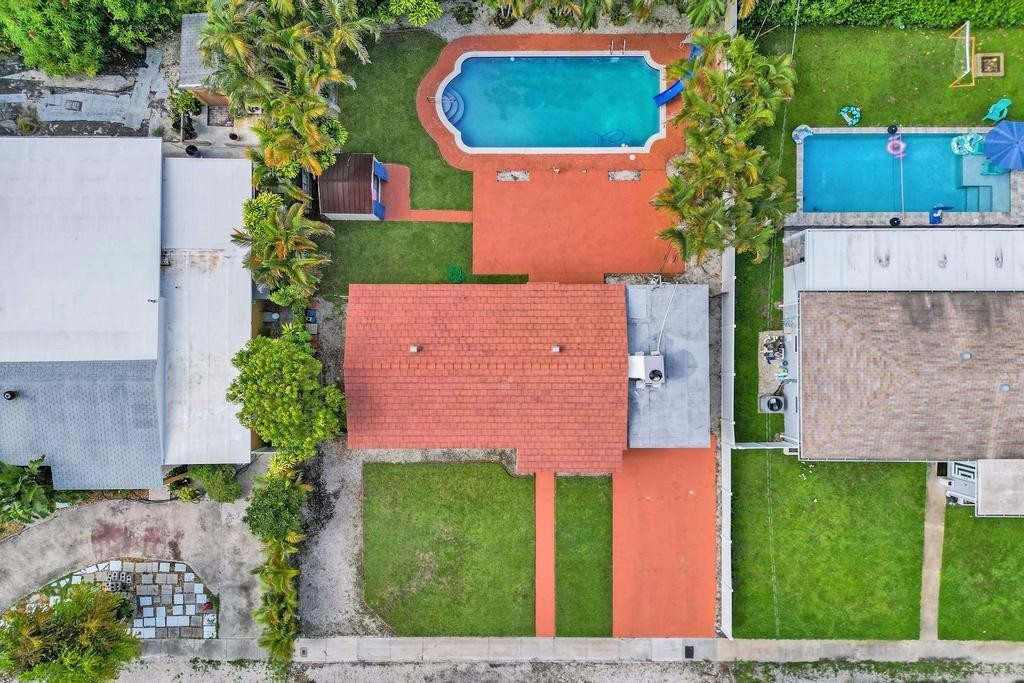 810 SW 26th Court