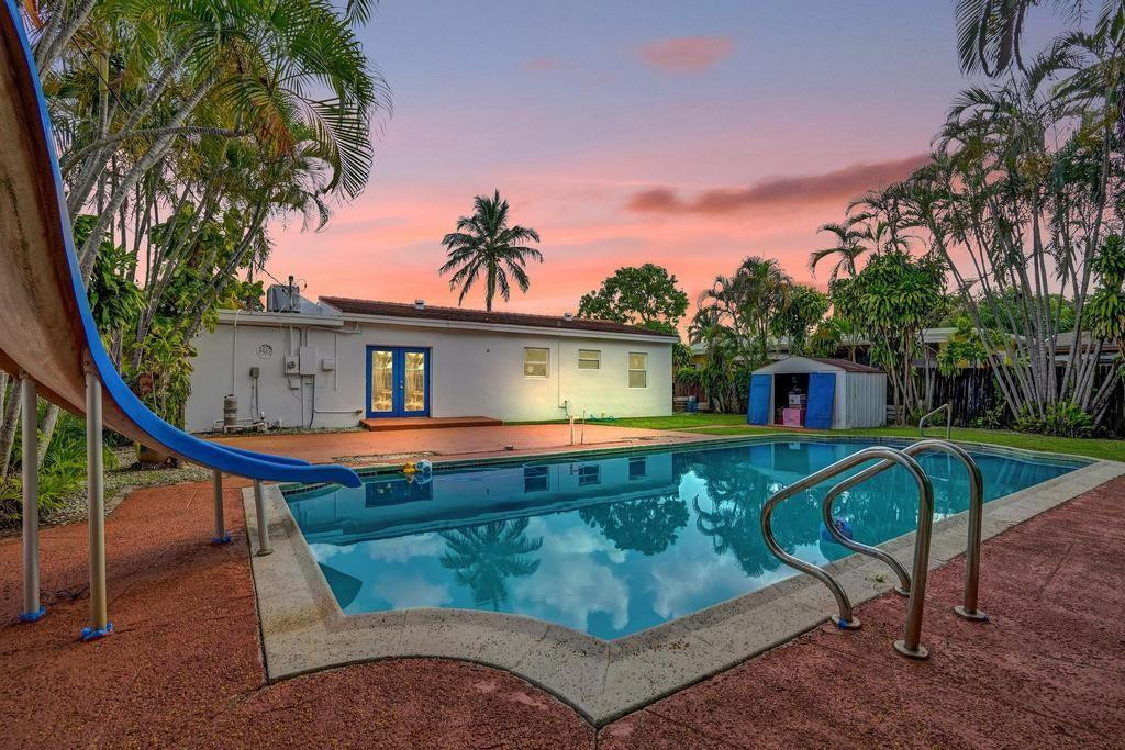 810 SW 26th Court
