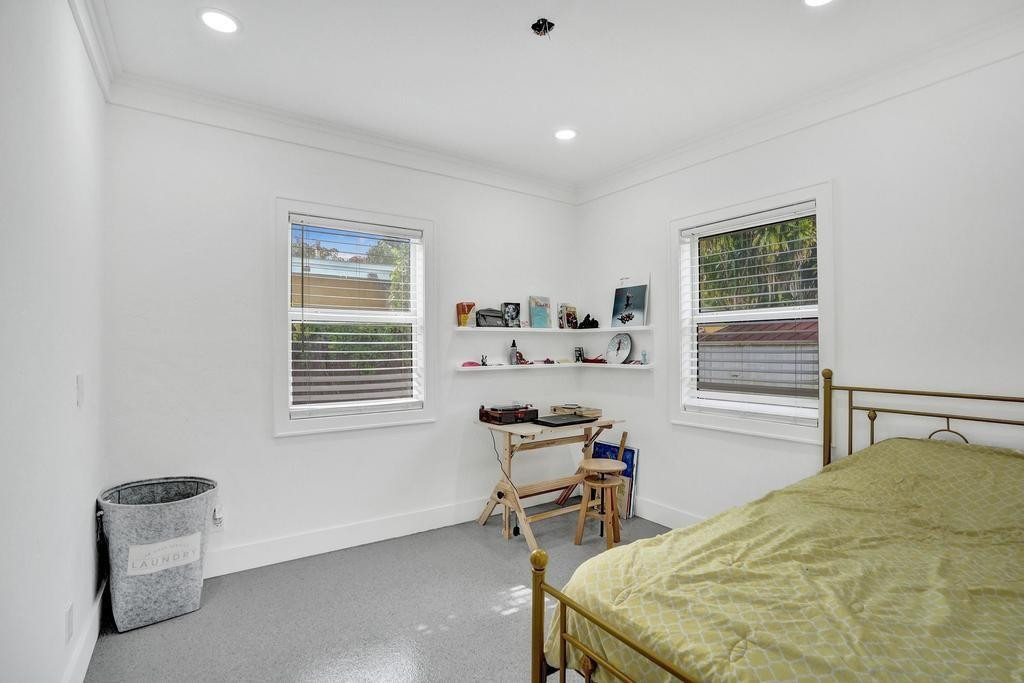 810 SW 26th Court