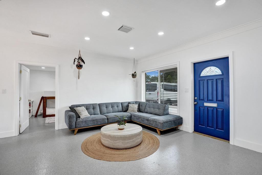 810 SW 26th Court