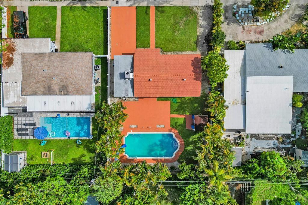 810 SW 26th Court