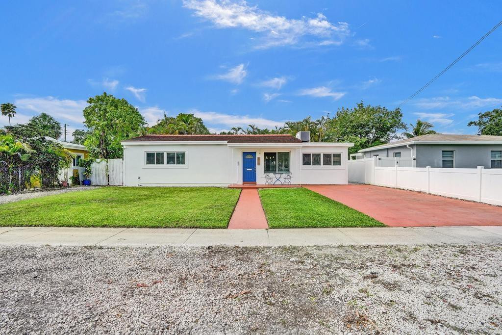 810 SW 26th Court