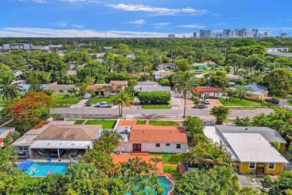 810 SW 26th Court
