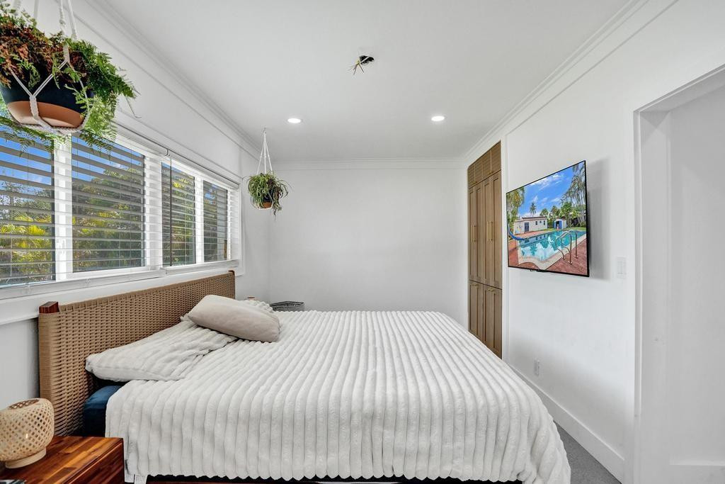 810 SW 26th Court