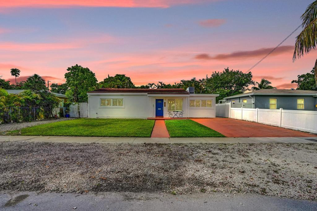 810 SW 26th Court