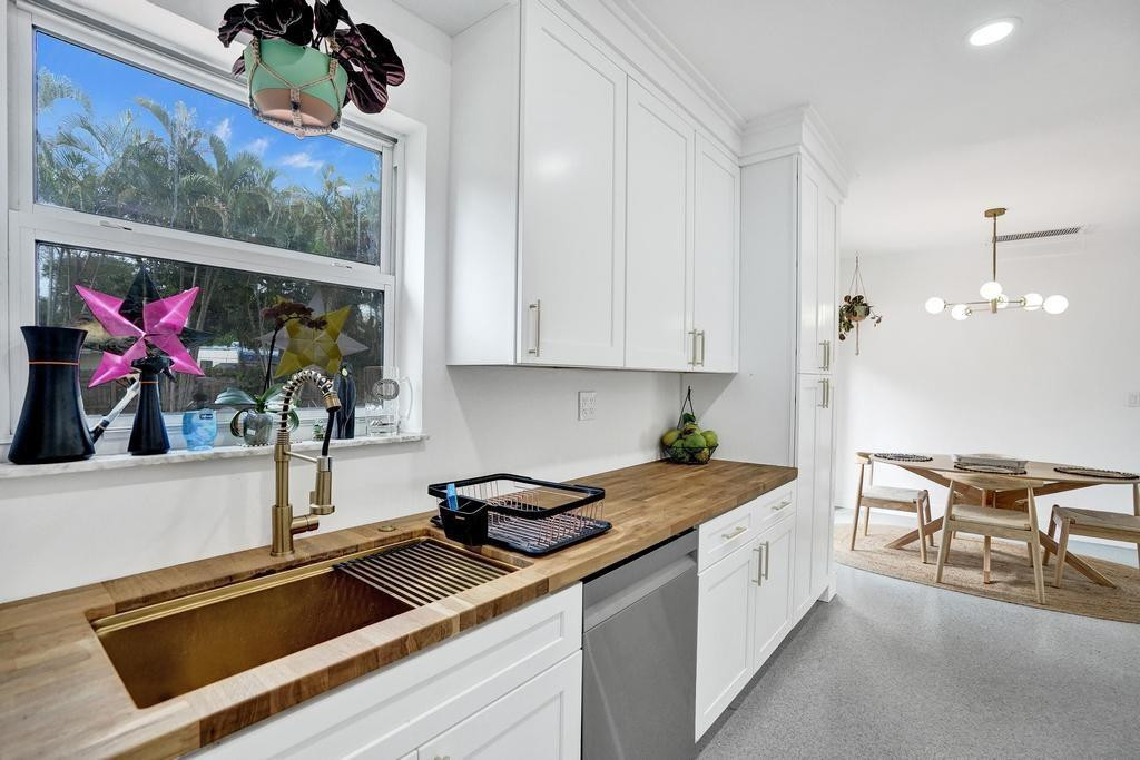 810 SW 26th Court