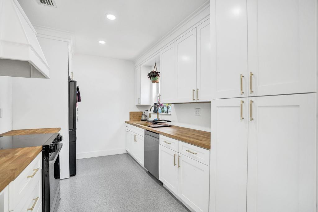 810 SW 26th Court