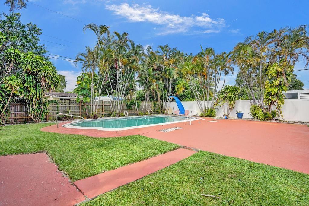 810 SW 26th Court