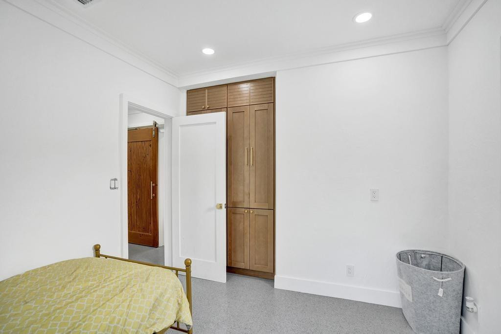 810 SW 26th Court