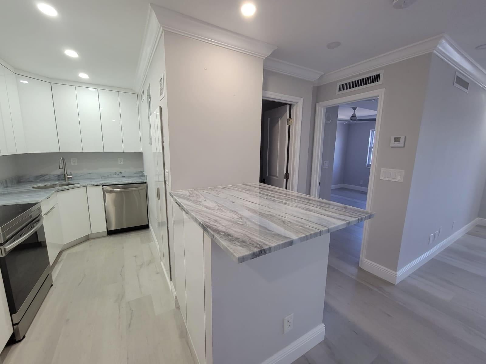 200 S Birch Rd 1205