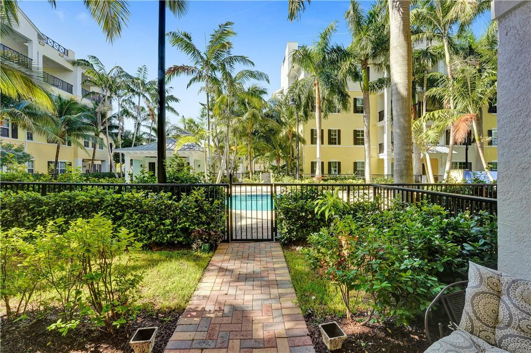 226 N Latitude Circle 101