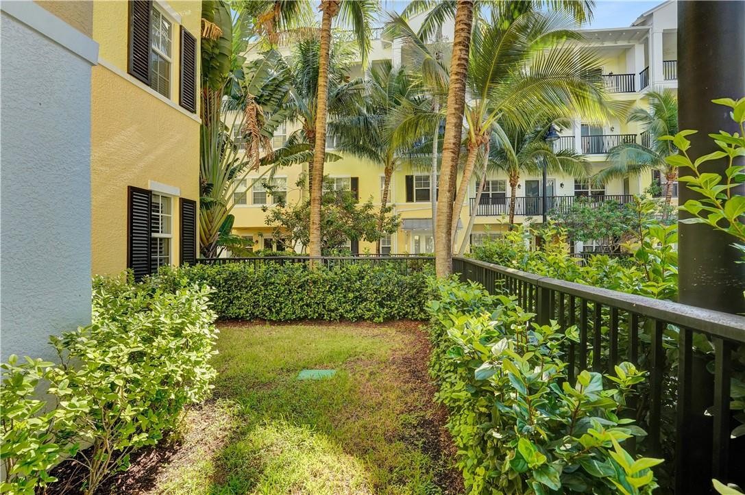 226 N Latitude Circle 101