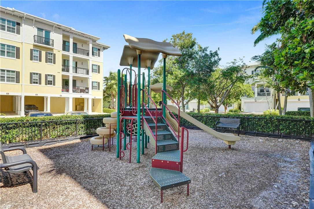 226 N Latitude Circle 101