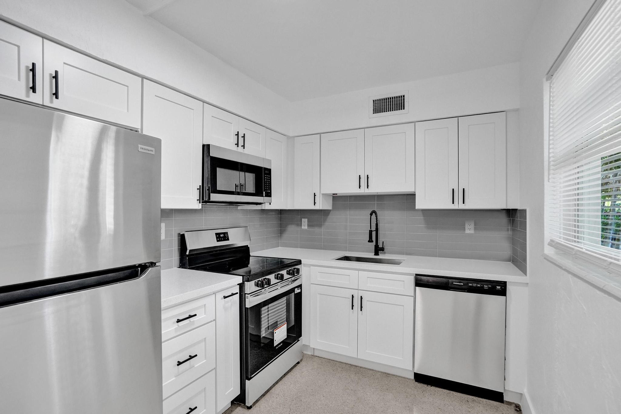 1821 Middle River Drive 6