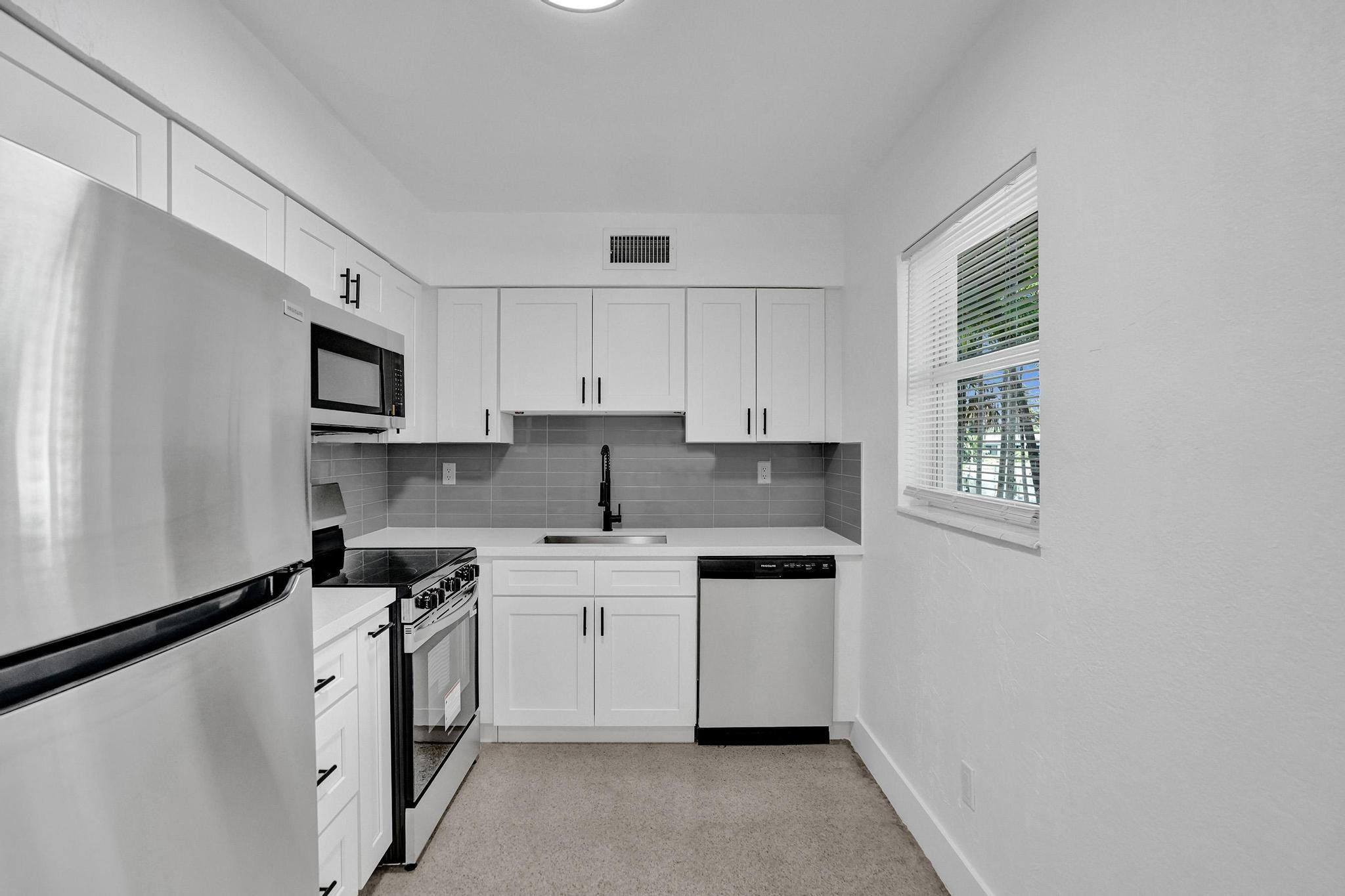 1821 Middle River Drive 6