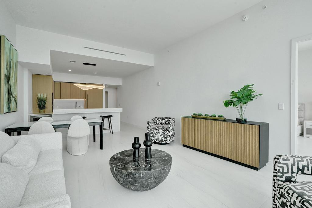 900 N Ocean Boulevard 302