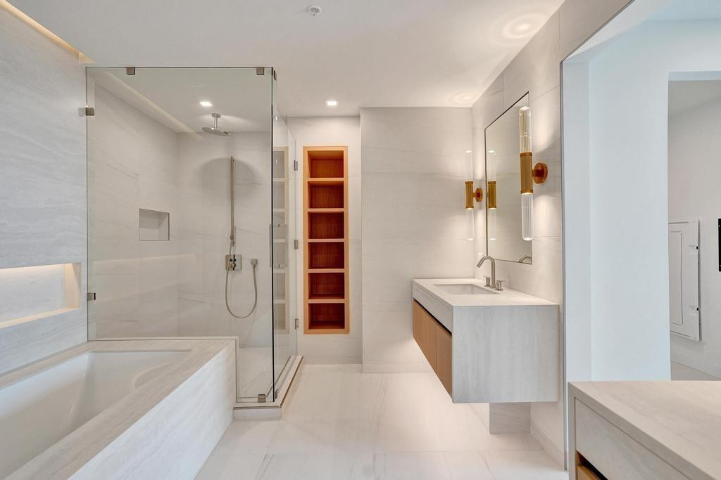 900 N Ocean Boulevard 302