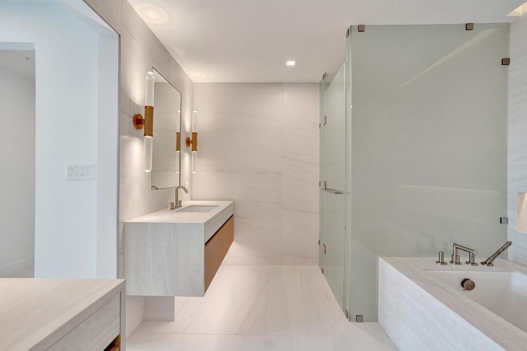900 N Ocean Boulevard 302