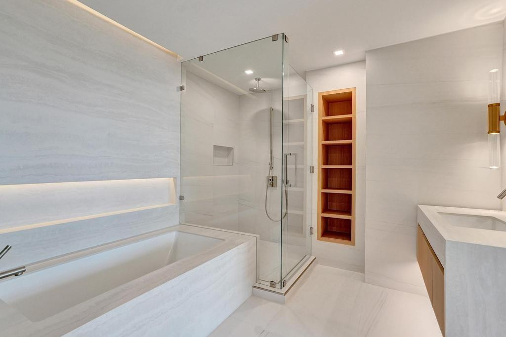 900 N Ocean Boulevard 302
