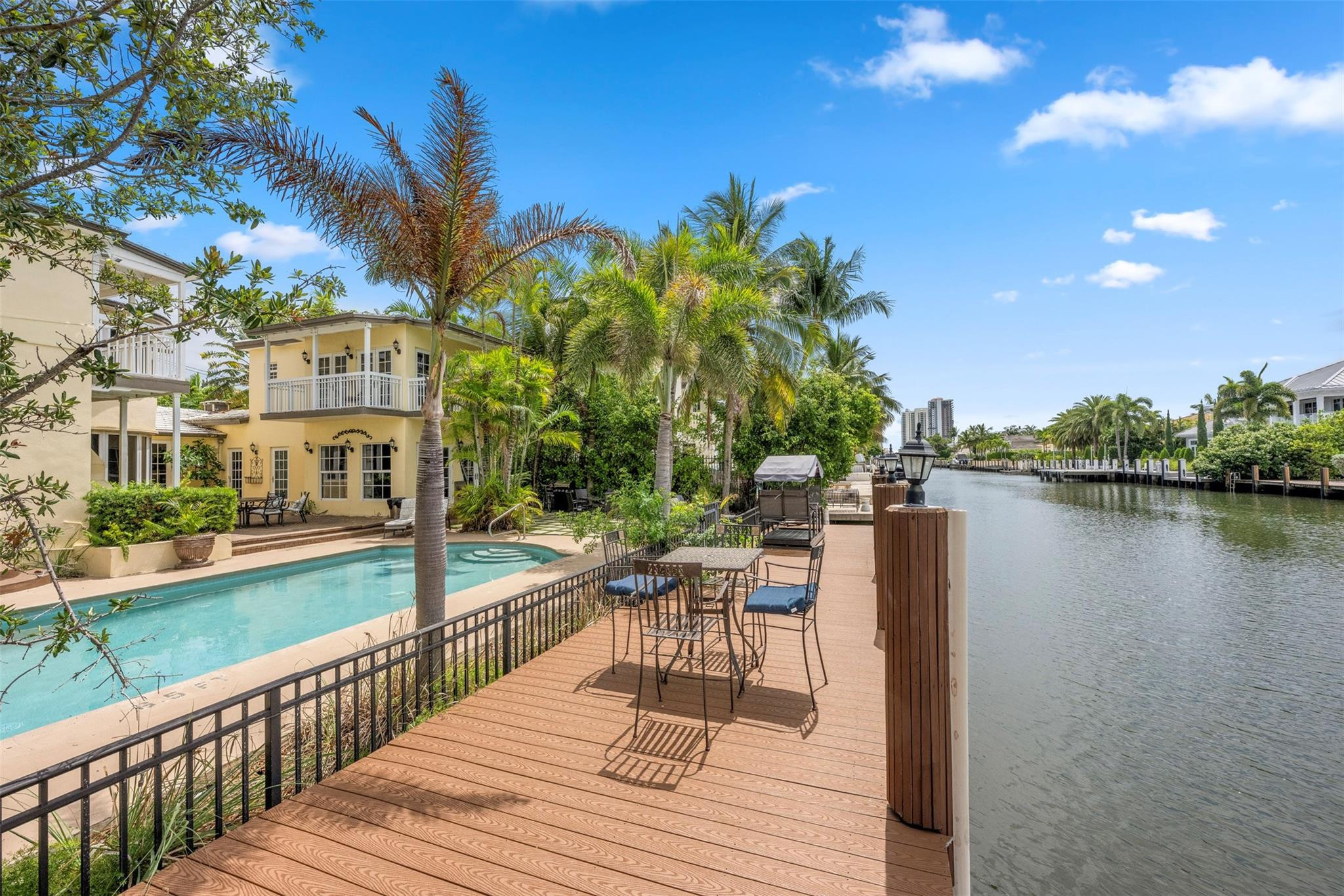 2300 Castilla Isle